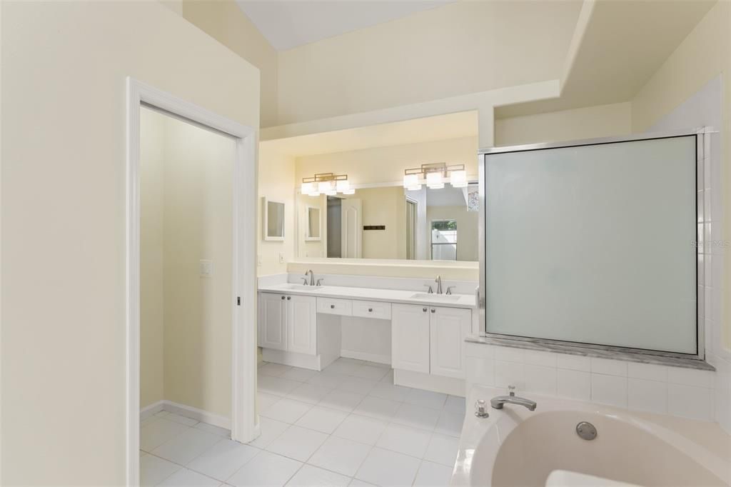 For Sale: $449,900 (4 beds, 2 baths, 1905 Square Feet)