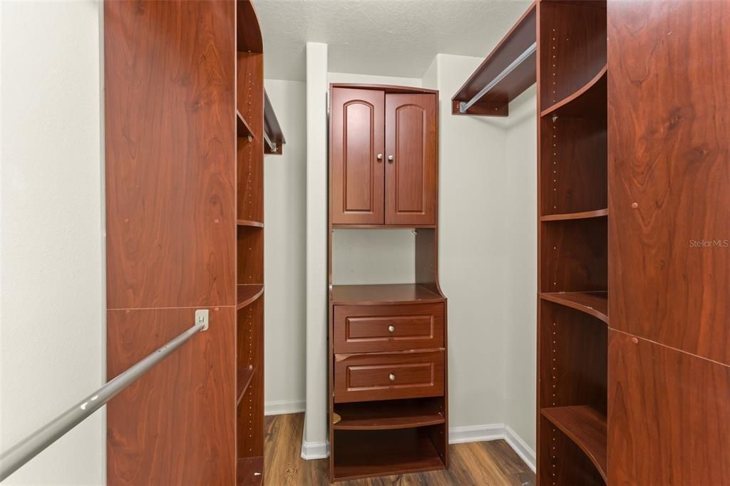 For Sale: $449,900 (4 beds, 2 baths, 1905 Square Feet)