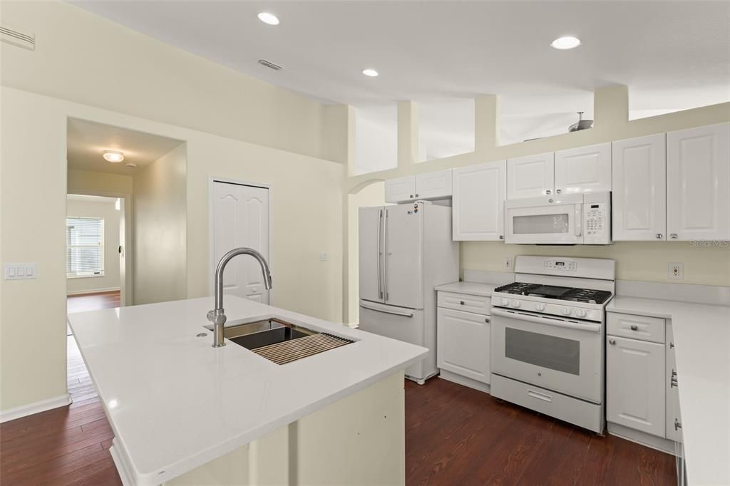 For Sale: $449,900 (4 beds, 2 baths, 1905 Square Feet)