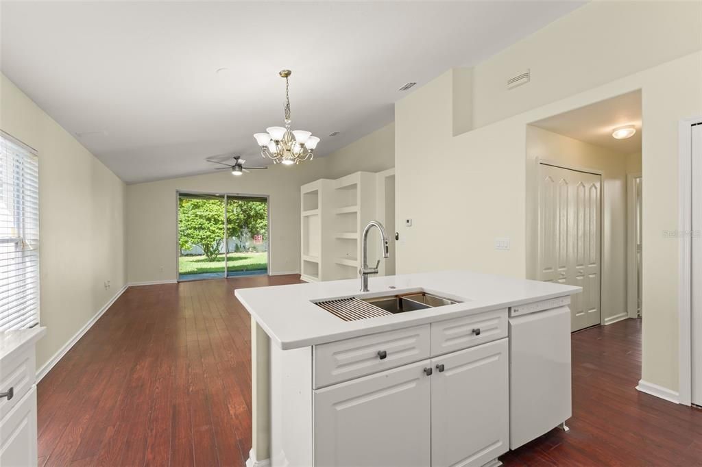 For Sale: $449,900 (4 beds, 2 baths, 1905 Square Feet)