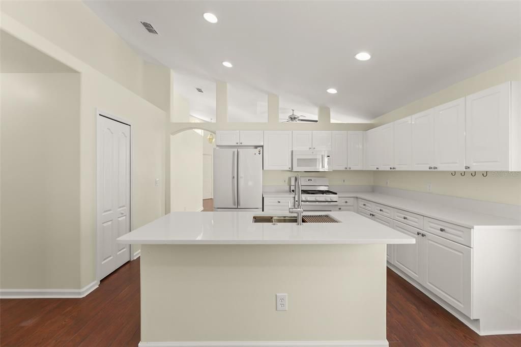 For Sale: $449,900 (4 beds, 2 baths, 1905 Square Feet)