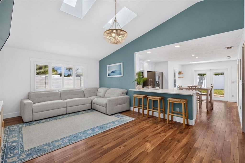 En Venta: $549,900 (3 camas, 2 baños, 1136 Pies cuadrados)