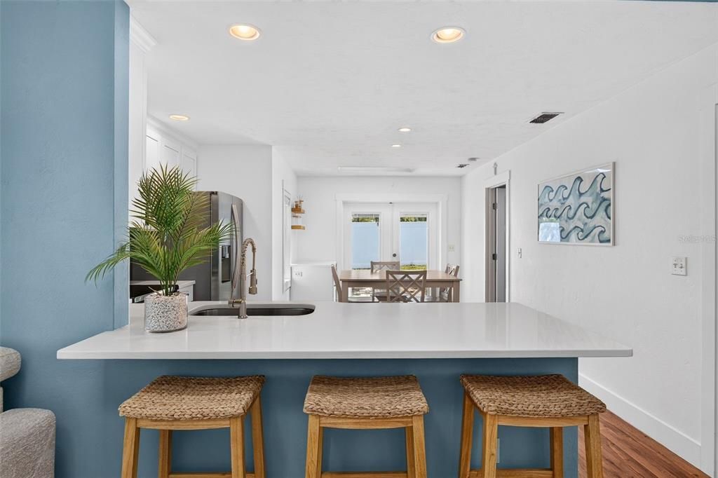 En Venta: $549,900 (3 camas, 2 baños, 1136 Pies cuadrados)