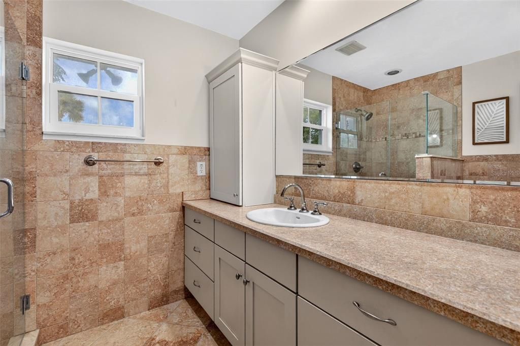En Venta: $549,900 (3 camas, 2 baños, 1136 Pies cuadrados)