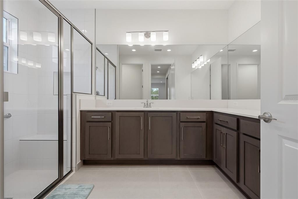 En Venta: $515,000 (3 camas, 3 baños, 1954 Pies cuadrados)