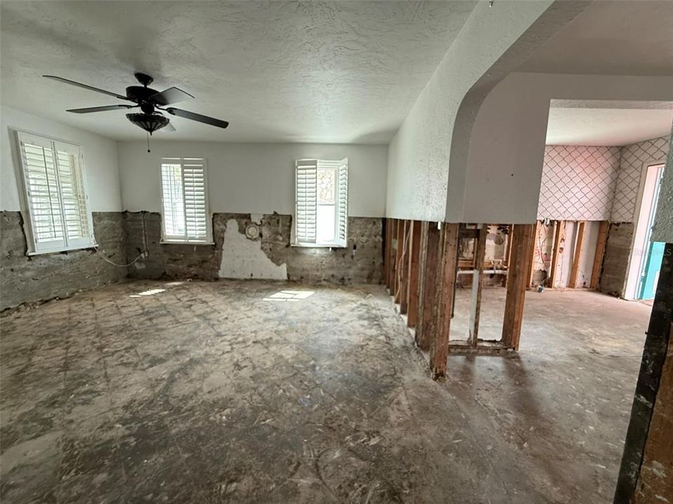 For Sale: $575,000 (3 beds, 2 baths, 1521 Square Feet)