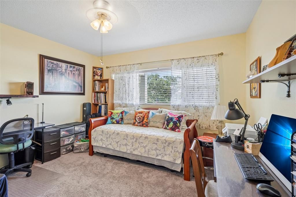 For Sale: $219,999 (2 beds, 2 baths, 1400 Square Feet)