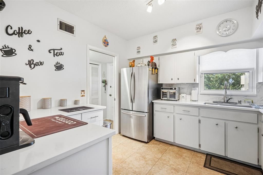 For Sale: $219,999 (2 beds, 2 baths, 1400 Square Feet)
