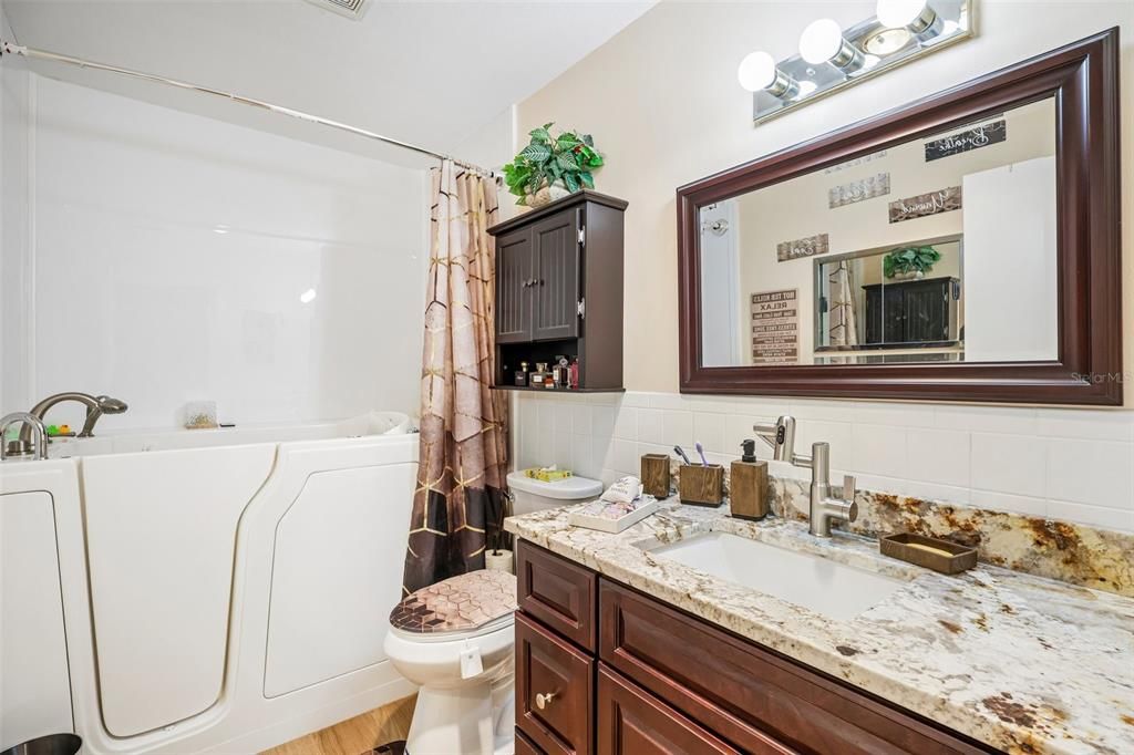 For Sale: $219,999 (2 beds, 2 baths, 1400 Square Feet)