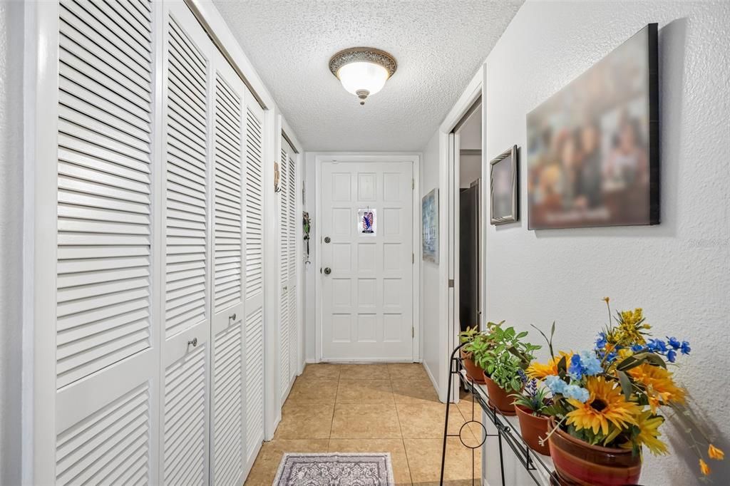 For Sale: $219,999 (2 beds, 2 baths, 1400 Square Feet)