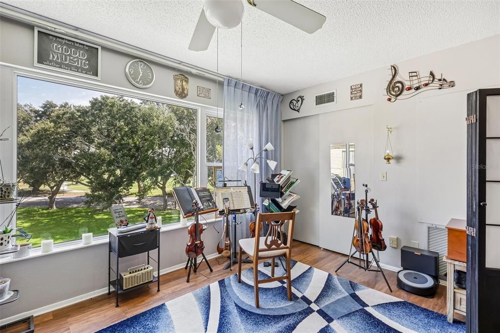 For Sale: $219,999 (2 beds, 2 baths, 1400 Square Feet)