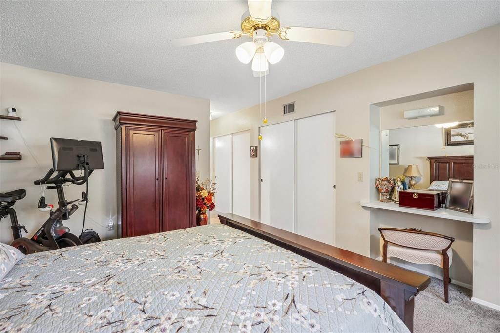 For Sale: $219,999 (2 beds, 2 baths, 1400 Square Feet)