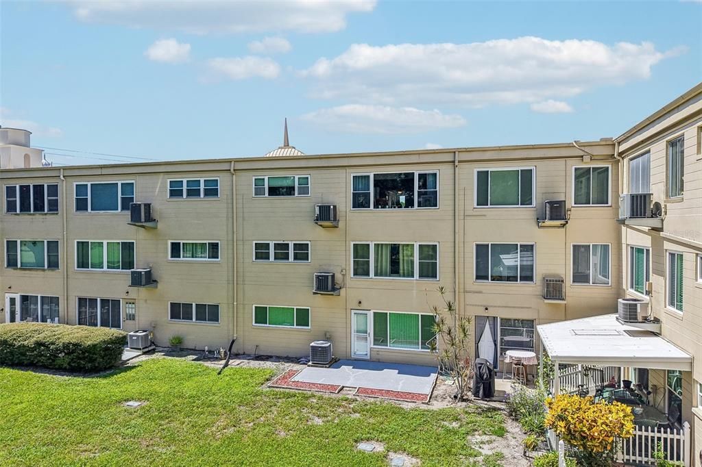 For Sale: $219,999 (2 beds, 2 baths, 1400 Square Feet)