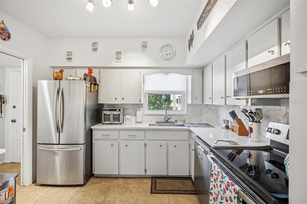 For Sale: $219,999 (2 beds, 2 baths, 1400 Square Feet)