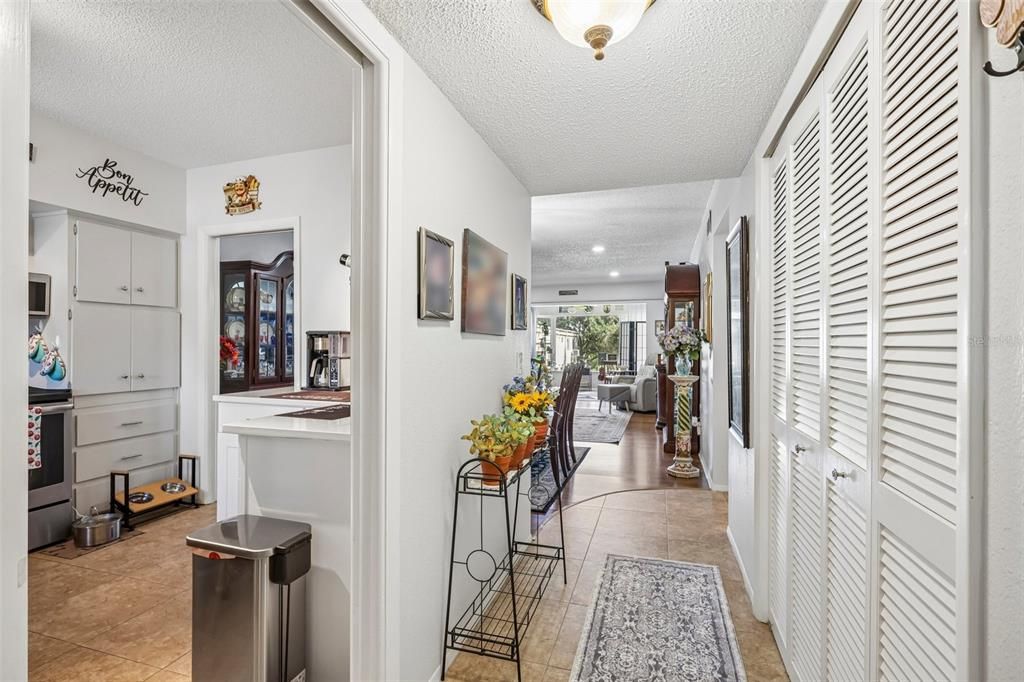 For Sale: $219,999 (2 beds, 2 baths, 1400 Square Feet)