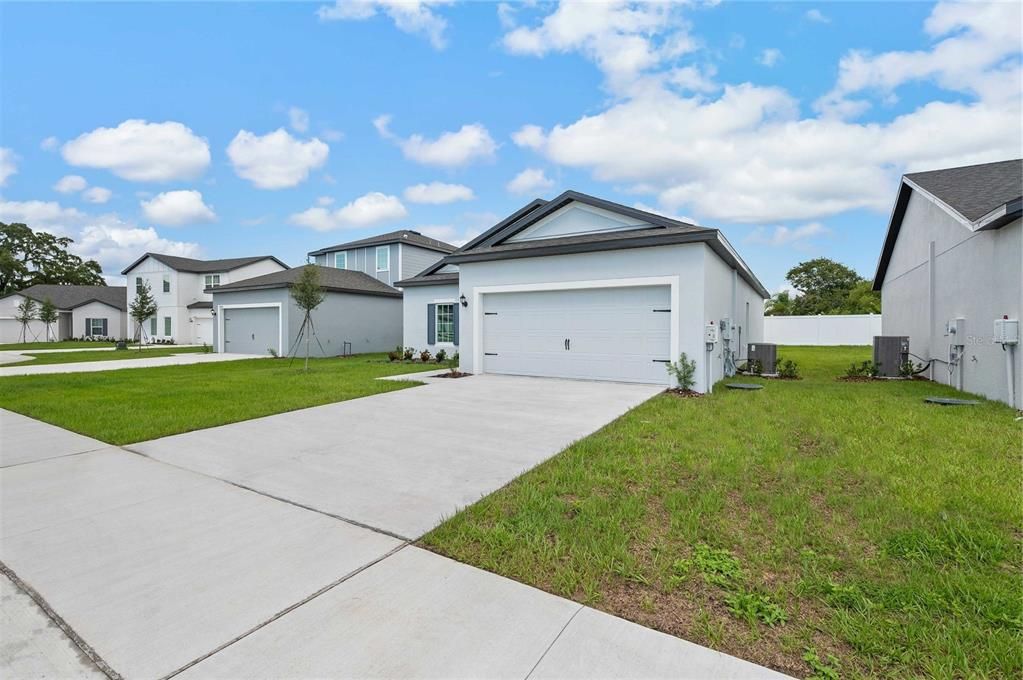 Active With Contract: $352,900 (3 beds, 2 baths, 1540 Square Feet)