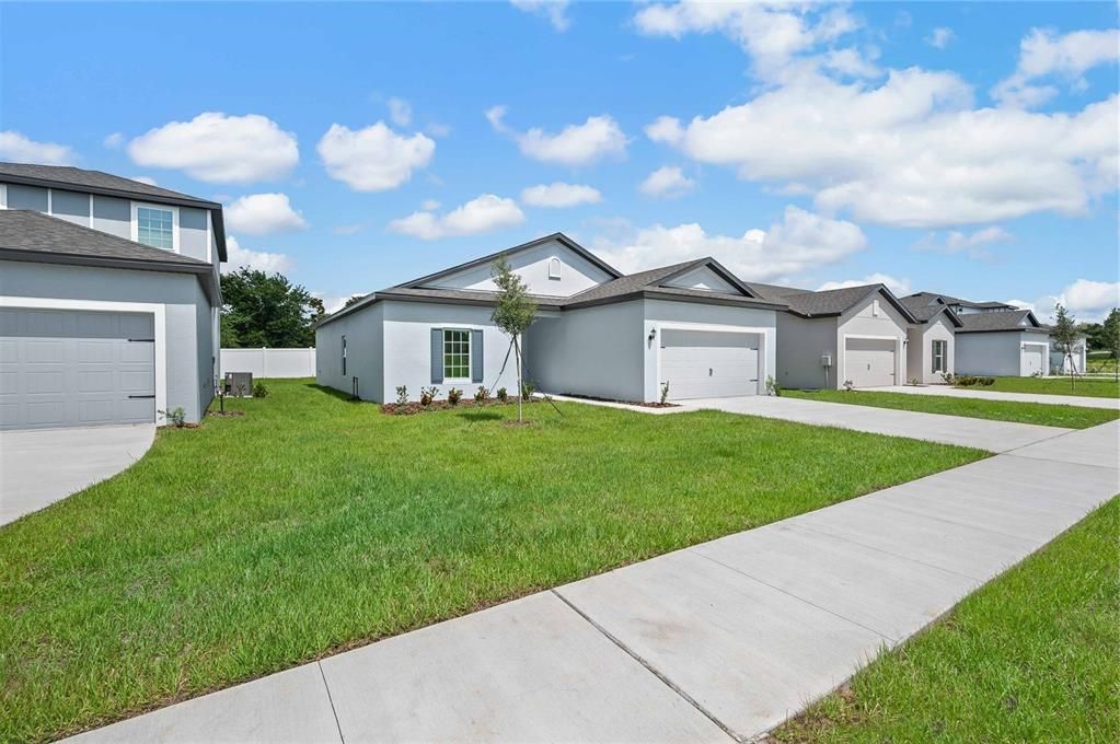 Active With Contract: $352,900 (3 beds, 2 baths, 1540 Square Feet)