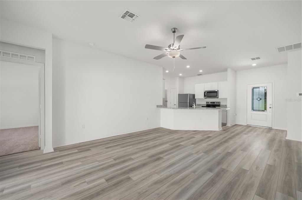 Active With Contract: $352,900 (3 beds, 2 baths, 1540 Square Feet)