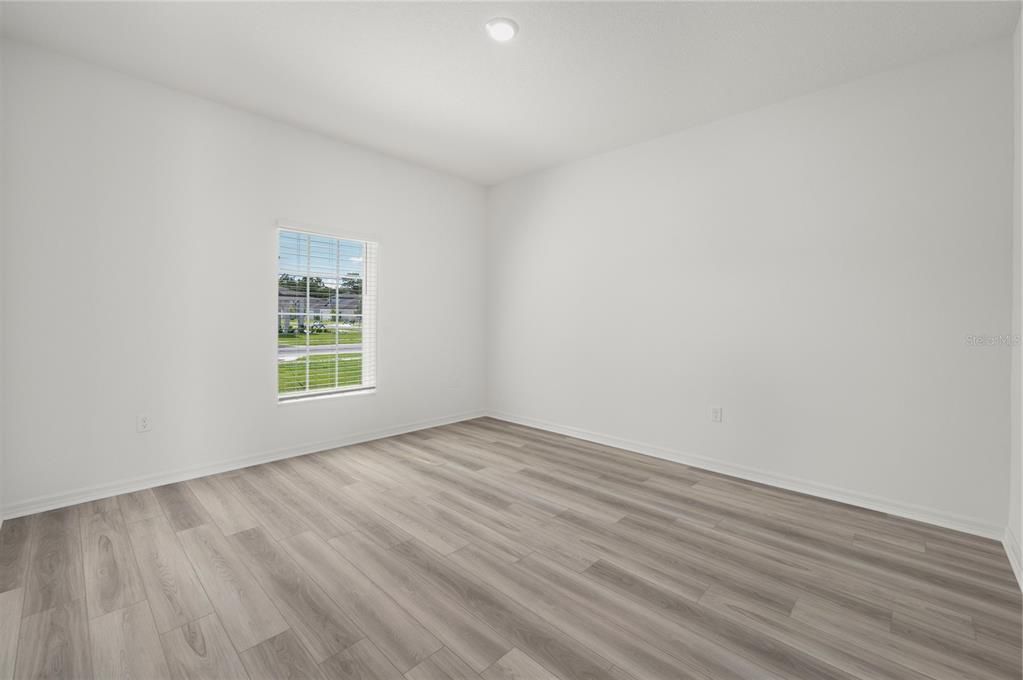 Active With Contract: $352,900 (3 beds, 2 baths, 1540 Square Feet)