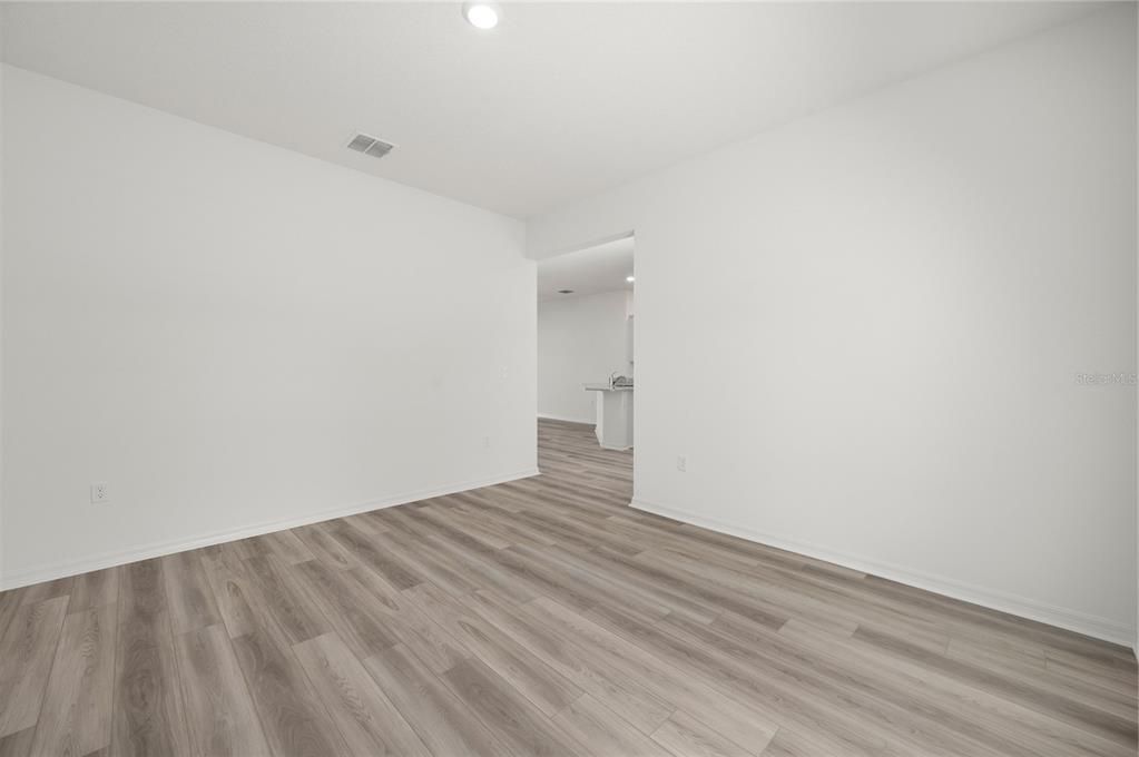 Active With Contract: $352,900 (3 beds, 2 baths, 1540 Square Feet)