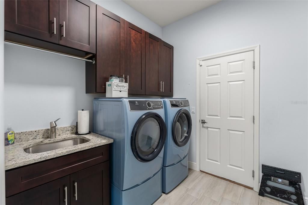 For Sale: $810,000 (4 beds, 3 baths, 2497 Square Feet)