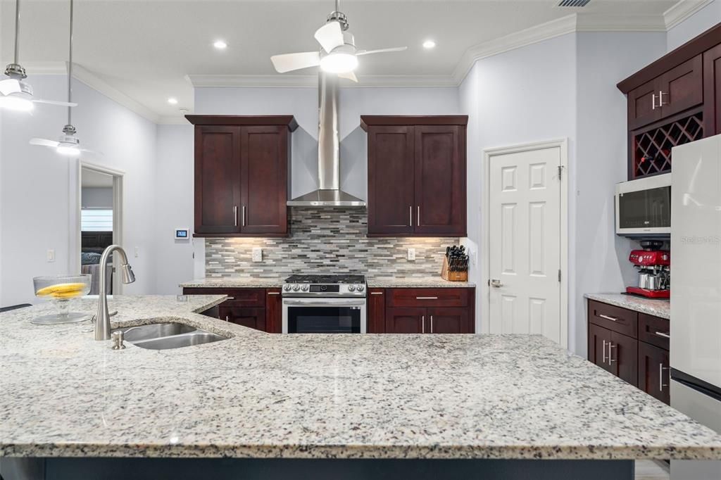 For Sale: $810,000 (4 beds, 3 baths, 2497 Square Feet)