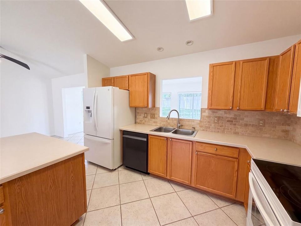 For Sale: $248,000 (2 beds, 2 baths, 1556 Square Feet)