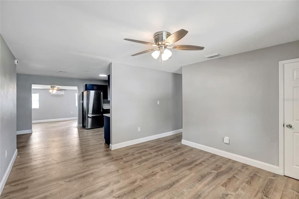 En Venta: $299,000 (3 camas, 2 baños, 1239 Pies cuadrados)