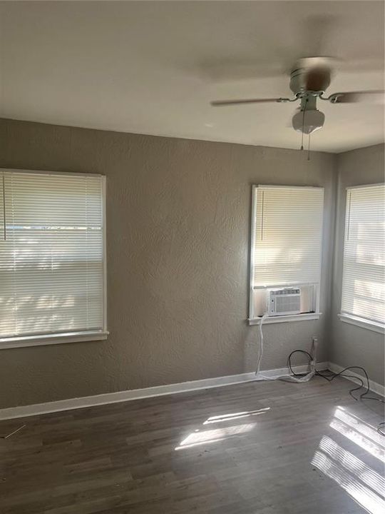 For Rent: $1,870 (3 beds, 1 baths, 845 Square Feet)