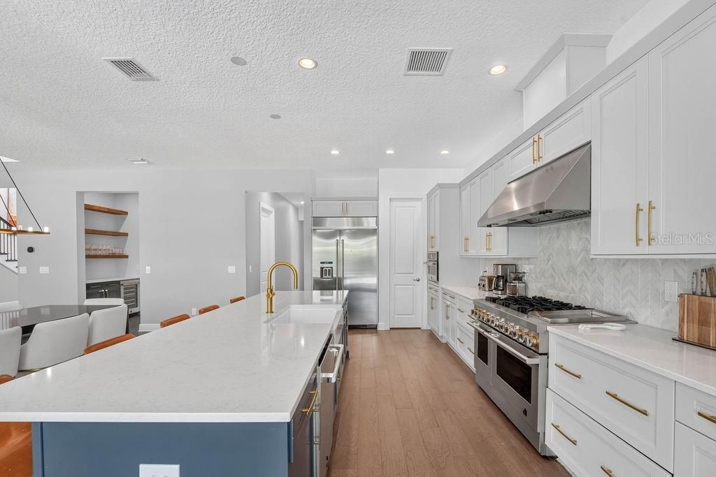 For Sale: $2,350,000 (5 beds, 4 baths, 4845 Square Feet)