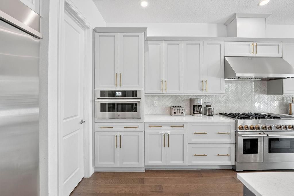For Sale: $2,350,000 (5 beds, 4 baths, 4845 Square Feet)