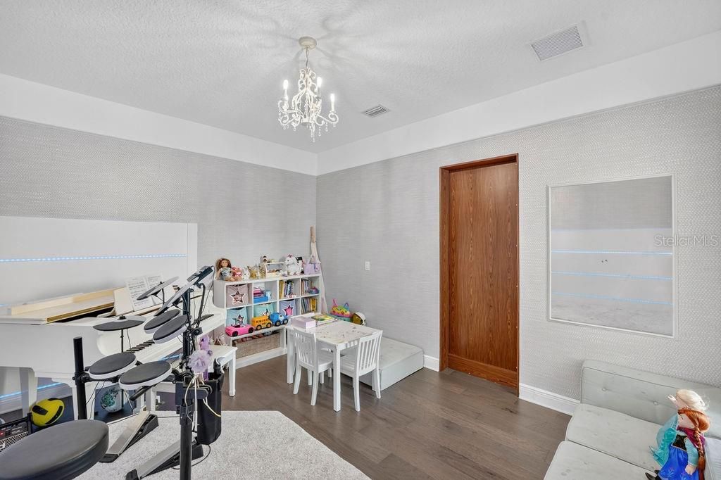 For Sale: $2,350,000 (5 beds, 4 baths, 4845 Square Feet)