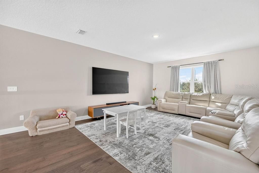 For Sale: $2,350,000 (5 beds, 4 baths, 4845 Square Feet)