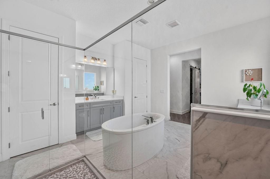 For Sale: $2,350,000 (5 beds, 4 baths, 4845 Square Feet)