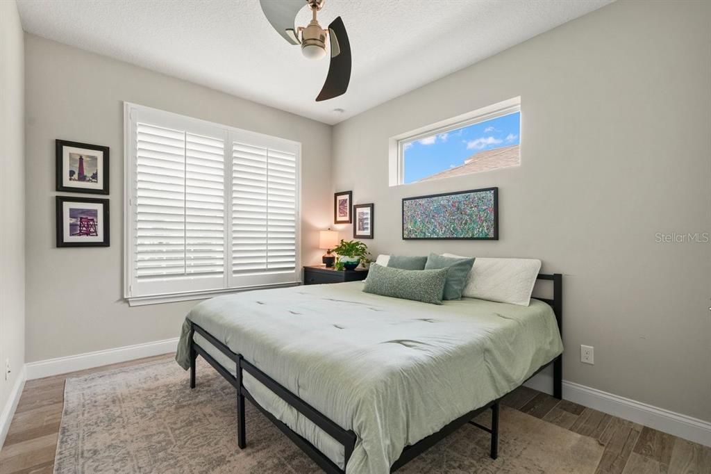 For Sale: $350,000 (2 beds, 2 baths, 1602 Square Feet)