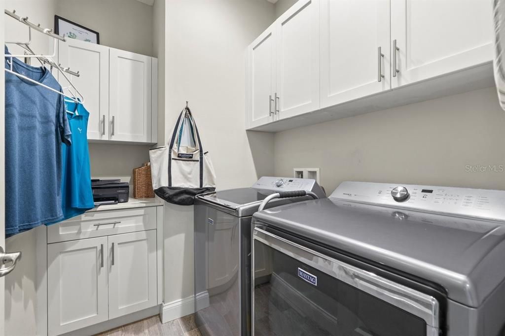For Sale: $350,000 (2 beds, 2 baths, 1602 Square Feet)