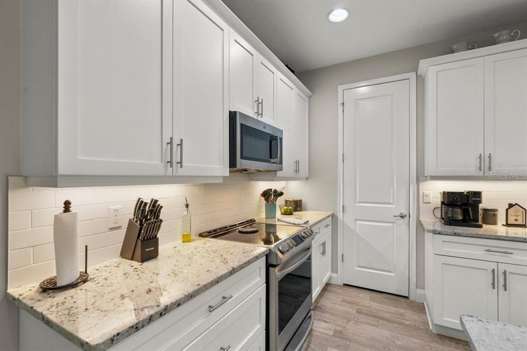 For Sale: $350,000 (2 beds, 2 baths, 1602 Square Feet)