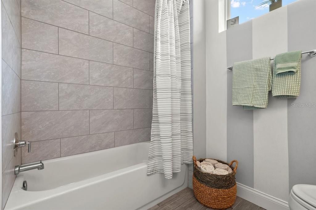 For Sale: $350,000 (2 beds, 2 baths, 1602 Square Feet)