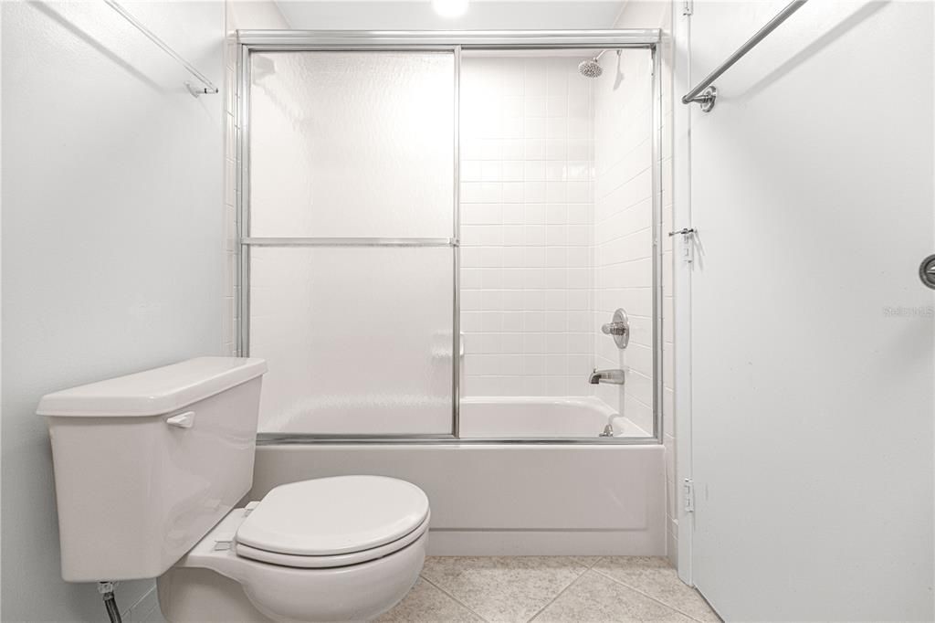 На продажу: $169,900 (2 спален, 2 ванн, 960 Квадратных фут)