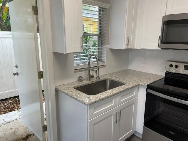 For Rent: $1,475 (2 beds, 1 baths, 713 Square Feet)