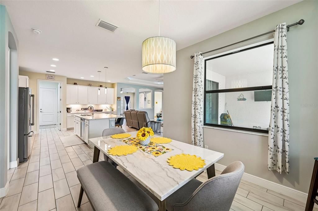 En Venta: $530,000 (4 camas, 3 baños, 2426 Pies cuadrados)