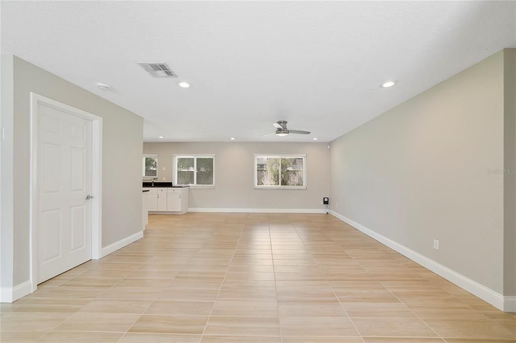 For Sale: $389,900 (3 beds, 2 baths, 1406 Square Feet)