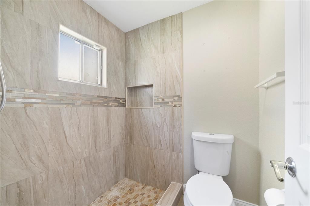 For Sale: $389,900 (3 beds, 2 baths, 1406 Square Feet)
