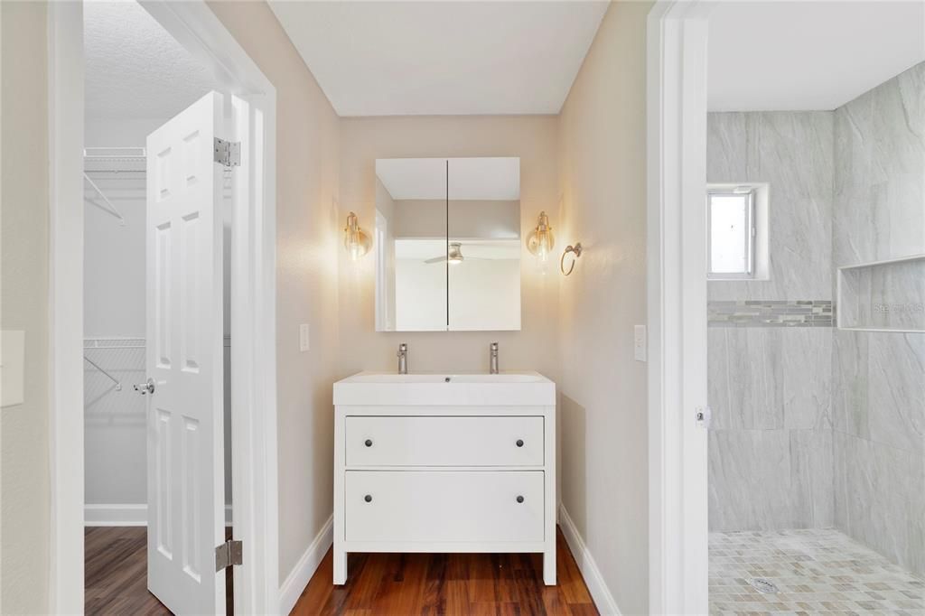 For Sale: $389,900 (3 beds, 2 baths, 1406 Square Feet)