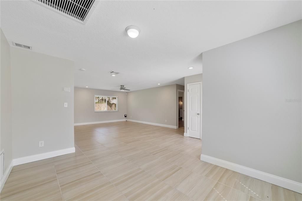 For Sale: $389,900 (3 beds, 2 baths, 1406 Square Feet)