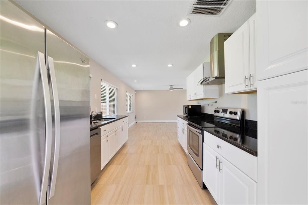For Sale: $389,900 (3 beds, 2 baths, 1406 Square Feet)