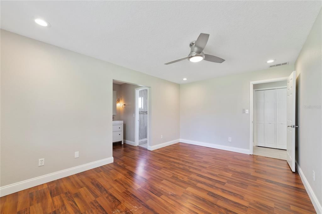 For Sale: $389,900 (3 beds, 2 baths, 1406 Square Feet)