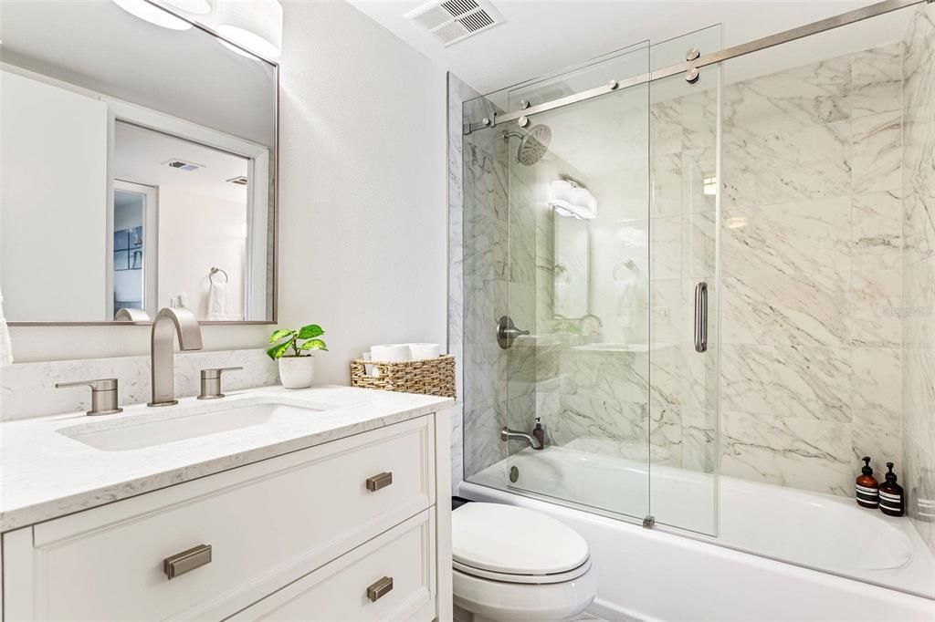 For Sale: $825,000 (2 beds, 1 baths, 940 Square Feet)