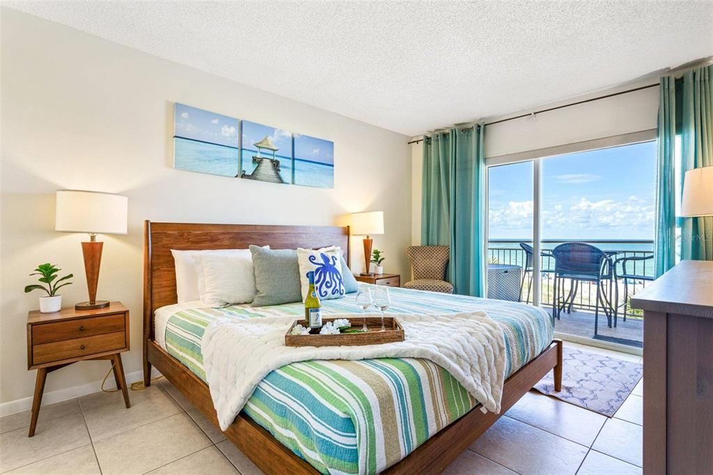For Sale: $825,000 (2 beds, 1 baths, 940 Square Feet)