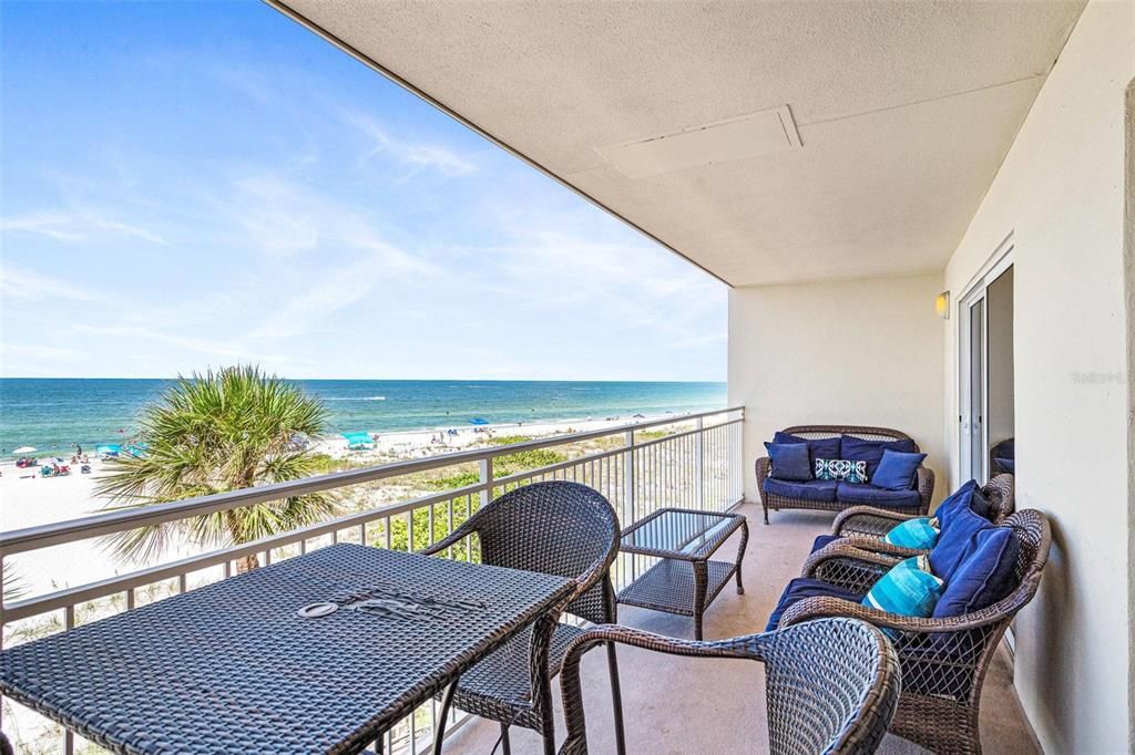 For Sale: $825,000 (2 beds, 1 baths, 940 Square Feet)